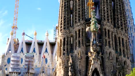 Sagrada-de-Familia-von-Antomio-Gaudi.-Spanien