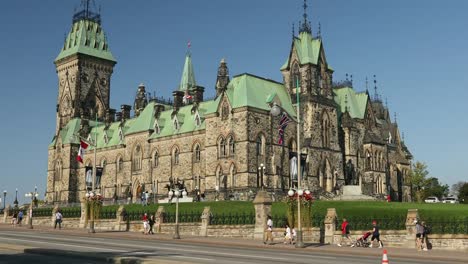 Ostblock-Regierungsgebäude-neben-Parliament-Hill-in-Ottawa,-Ontario,-Kanada