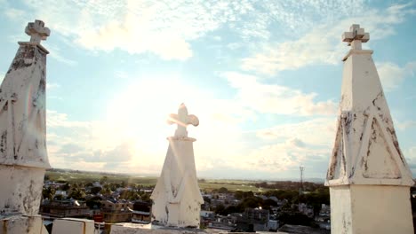 Kreuz-auf-Mauritius-Kirche-mit-sun-spiegelt