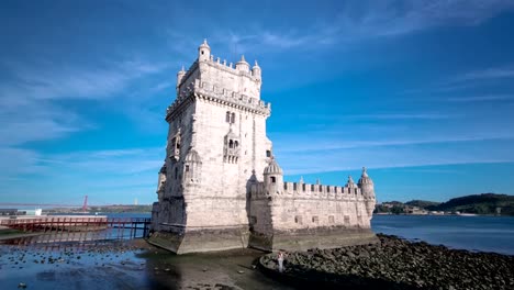 Belem-tower-es-una-torre-fortificadas-civil-está-ubicado-en-el-condado-de-Santa-maría-de-Belem-en-Lisboa,-Portugal-timelapse-hyperlapse