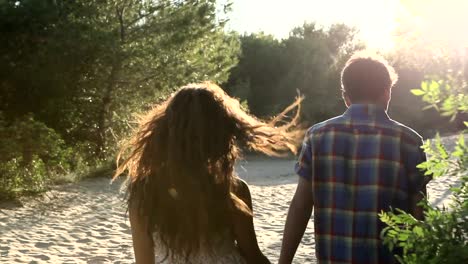 Couple-walking-in-sand