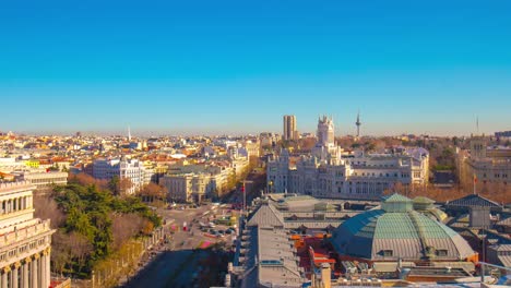 Soleada-ciudad-de-Madrid-placa-de-la-Cibeles-vista-panorámica-vista-de-el-techo-4-K-lapso-de-tiempo