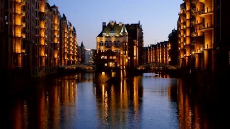 Part-of-the-old-Speicherstadt-in-Hamburg,-Germany.-Illuminated-at-night