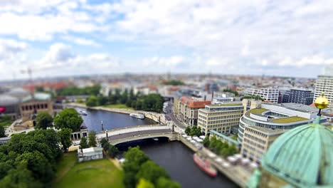 Luftbild-Blick-auf-die-Skyline-der-Stadt-Berlin,-Deutschland-(Tilt-und-shift-Miniatur-Effekt