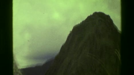 1977:-Stein-Hütte-Machu-Picchu-native-Inka-Zivilisation-Berg-Wolken.