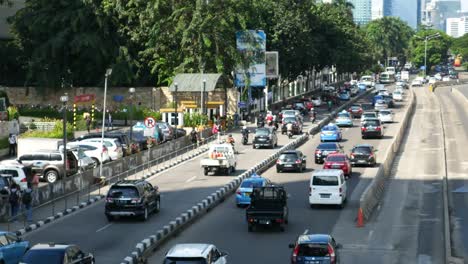 Verkehr-und-Stadt-Leben-in-Jakarta