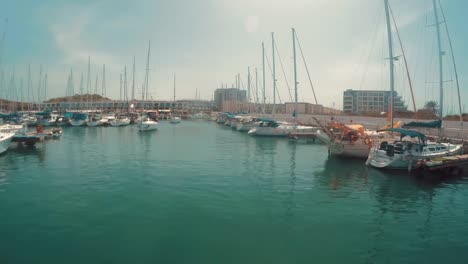 Eingabe-in-Herzliya-Marina-in-Israel---Blick-vom-Boot