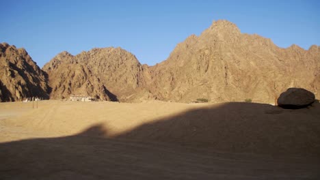 Desierto-en-Egipto,-Arena-y-Montañas