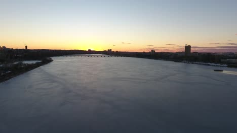 Charles-River-nach-Sonnenuntergang---Boston