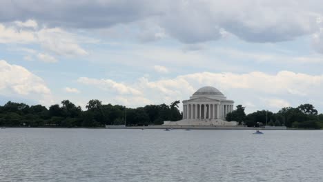 Time-lapse-Thomas-Jefferson-memorial-with-rain-clouds-moving-right