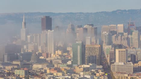Die-Innenstadt-von-San-Francisco-Fog-Blick-von-Twin-Peaks