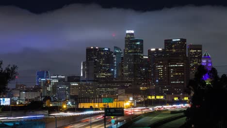 Die-Innenstadt-von-Los-Angeles-Gebäude-bei-Nacht-Zeitraffer