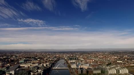 Horizonte-de-Dublín-y-río-Liffey,-Irlanda