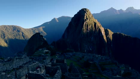 Amanecer-en-Machu-Picchu-antiguas-ruinas