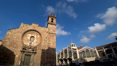 Alte-Kirche-und-central-Market-in-Valencia