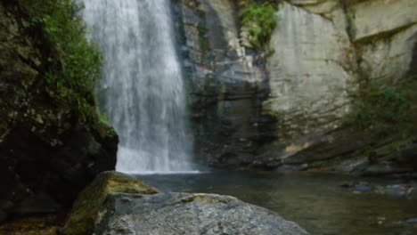 Cascada-de-enfoque-de-primer-plano