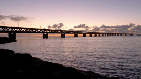 Oresundsbron-bei-Sonnenuntergang.