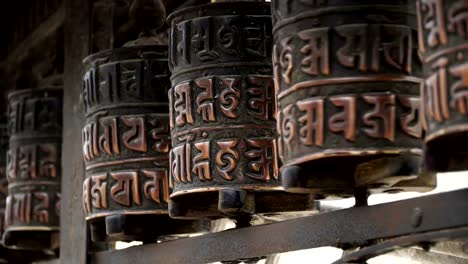 Gebet-in-Swayambhunath-Schlagzeug