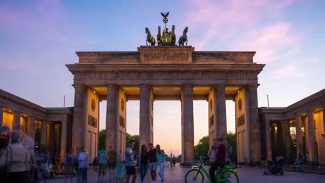 4-K-Time-Lapse-Video-of-Brandenburg-Gate-at-Sunset,-Berlin,-Brandenburg,-Germany