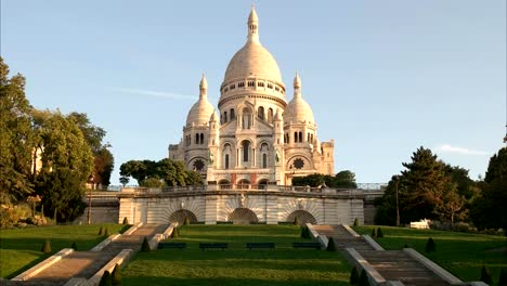 zoom-lento-a-tiro-de-la-Basílica-del-sacre-coeur,-París