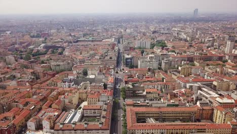 Italien-Sonnentag-Mailand-Stadt-Verkehr-Straße-aerial-Panorama-4k