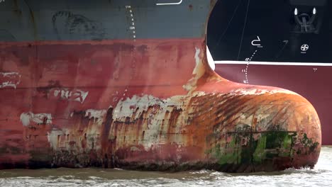 Culbous-bow-from-container-vessel,-harbour-of-Hamburg,-ram-protection,-Rammschutz,-4K