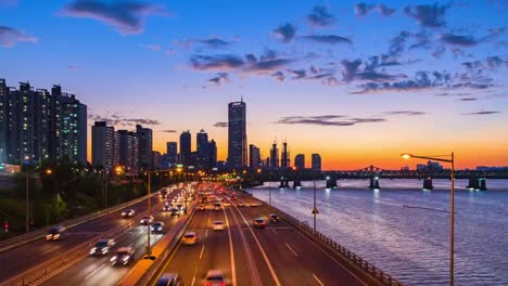 Timelapse-Traffic-at-night-in-Seoul-City,-South-Korea.