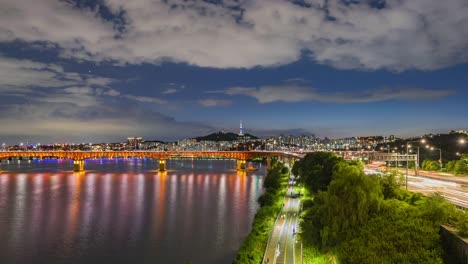 Timelapse-Traffic-at-night-in-Seoul-City,-South-Korea.