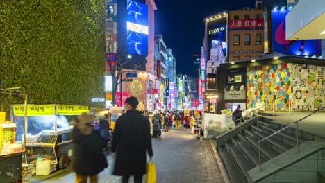 Timelapse-en-Barrio-Myeong-dong-Market.People-caminando-en-una-calle-comercial-en-la-noche,-Seúl,-Corea-del-sur