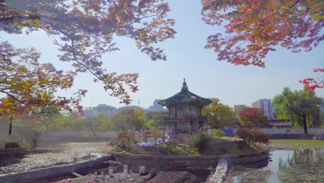 Gyeongbokgung-Palast-im-Herbst-von-Südkorea