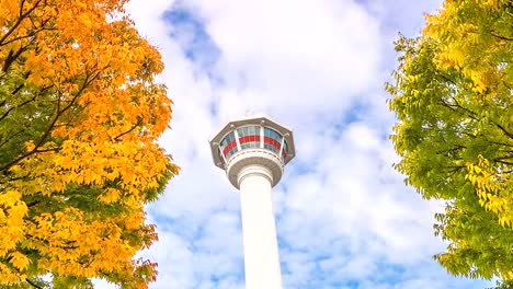 4K-torre-de-busan-de-lapso-de-tiempo-en-otoño-de-Corea-del-sur