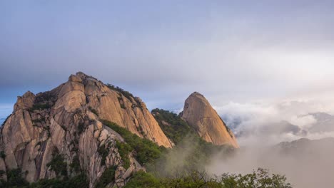 Timelapse-of-Sunrise-at-Bukhansan-Mountain-in-Seoul-City.Bukhansan-National-Park,South-Korea.