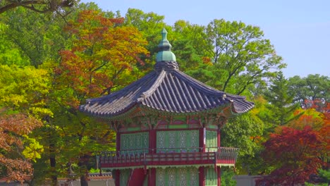 Palacio-de-Gyeongbokgung-en-otoño-de-Corea-del-sur