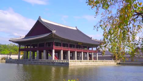 Palacio-de-Gyeongbokgung-en-otoño-de-Corea-del-sur