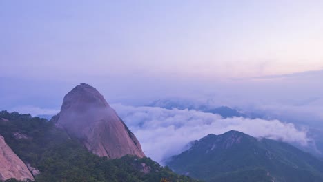 Timelapse-del-amanecer-en-la-montaña-Bukhansan-en-Parque-Nacional-City.Bukhansan-de-Seúl,-Corea-del-sur.