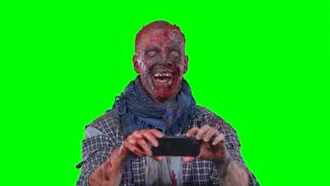 Hombre-zombie-utilizando-teléfono-celular