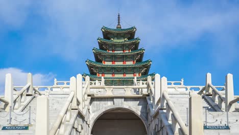 Lapso-de-tiempo-de-Seúl,-Corea-del-nacional-Folk-Museo-en-el-Palacio-de-Gyeongbokgung-en-Seúl,-Corea-del-sur-Timelapse-4K