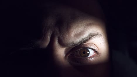 4K-Thriller,-Horror-Man-Eye-Looking-Angry-and-Scared