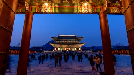 Zeitraffer-im-Gyeongbokgung-Palace-von-Nacht,-Seoul,-Südkorea,-4K-Zeitraffer