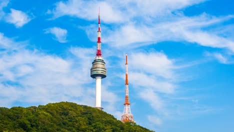 Lapso-de-tiempo-de-la-torre-de-Seúl-en-el-horizonte-de-la-ciudad-de-Seúl,-Corea-del-sur.