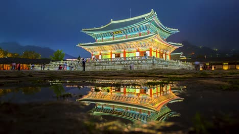 Lapso-de-tiempo-del-Palacio-de-Gyeongbokgung-en-la-noche-en-Seúl,-Corea-del-sur.