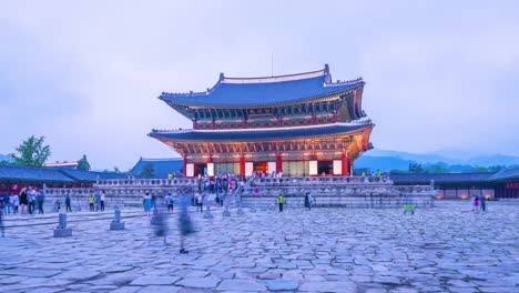 Hiper-lapso-de-turistas-pululando-por-Palacio-de-Gyeongbokgung-en-Seúl,-Corea-del-sur