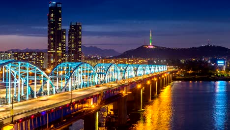 Time-lapse-of-downtown-cityscape-at-Dongjak-Bridge-and-Seoul-tower-over-Han-river-in-Seoul,-South-Korea.