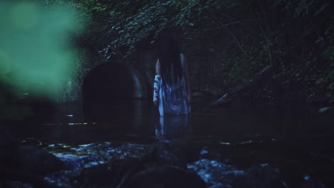 4K-Horror-Woman-in-River,-reverse