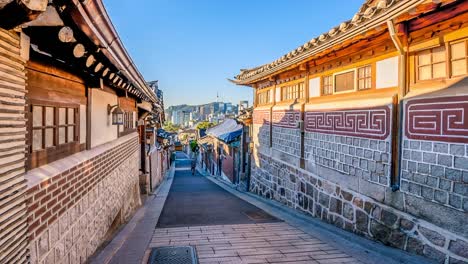 Zeitraffer-der-Bukchon-Hanok-Village-in-Seoul,-South-Korea.Zoom-in