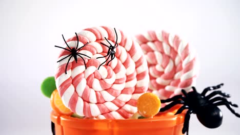 Halloween-bucket-filled-up-with-lollipop-4k