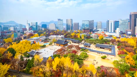 Timelapse-Autumn-of-Deoksugung-royal-palace-and-Seoul-City-Hall-in-Seoul,South-Korea.