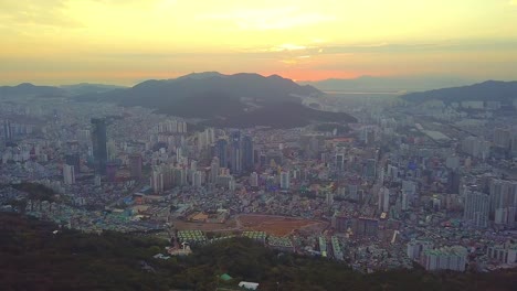 Aéreo-urbano-de-ciudad-vista-de-Busan-Corea-del-sur