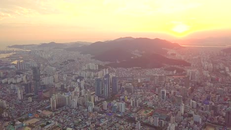 Aéreo-urbano-de-ciudad-vista-de-Busan-Corea-del-sur