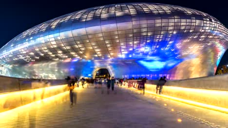 4K-Time-lapse-View-Walking-people-of-the-city-Seoul-at-night,-South-Korea